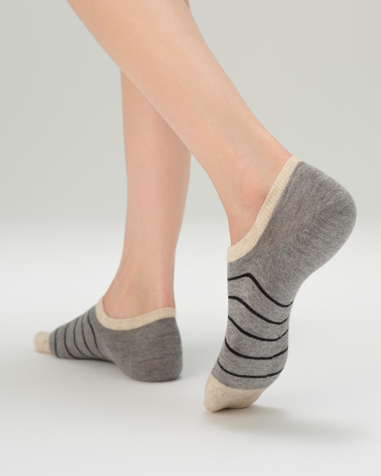 Women's Seamless Striped No-Show Socks
