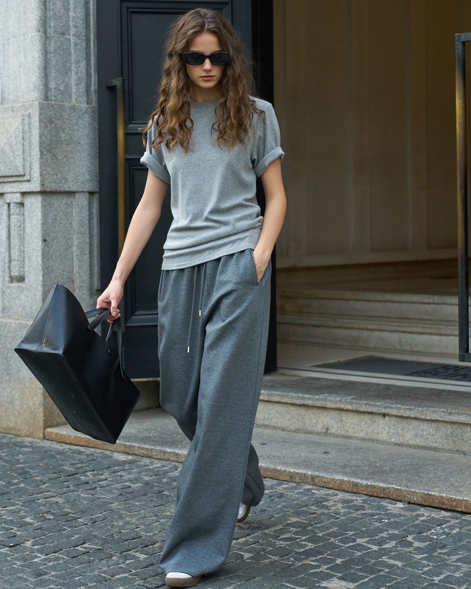 Women's Solid Color Relaxed Fit Crewneck T-Shirt