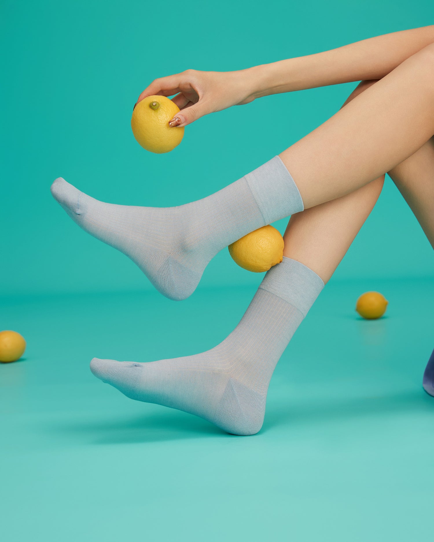 Women's Lightweight & Breathable Ribbed Crew Socks