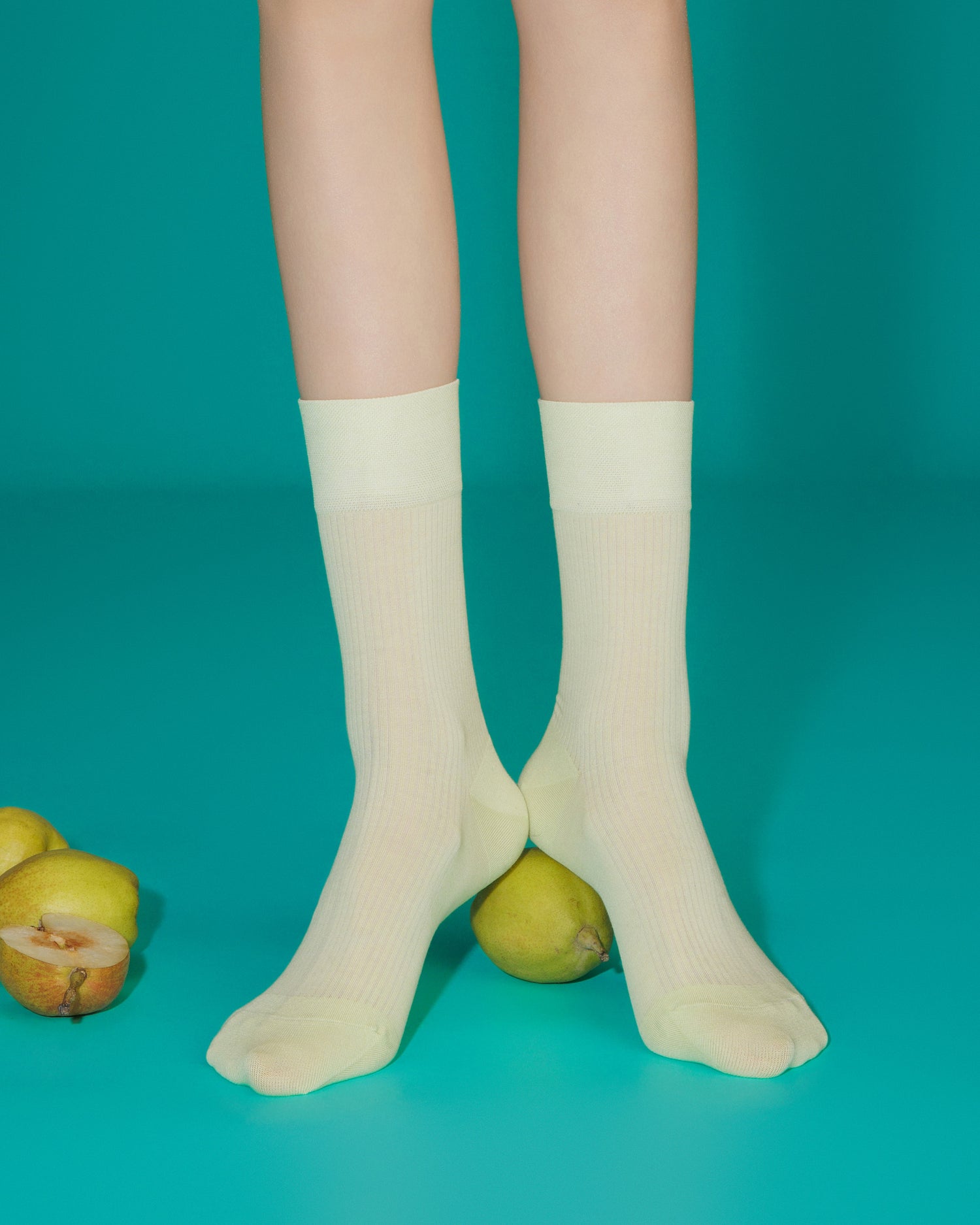 Women's Lightweight & Breathable Ribbed Crew Socks