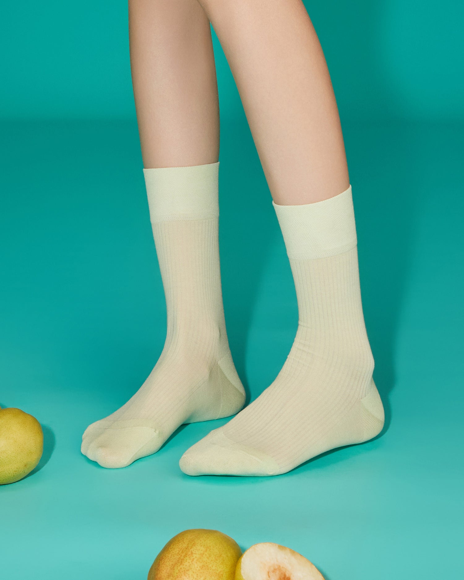 Women's Lightweight & Breathable Ribbed Crew Socks