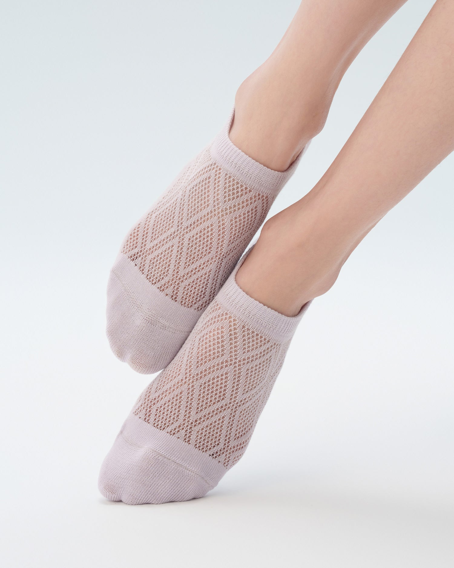 Women’s Diamond Pattern No-Show Socks