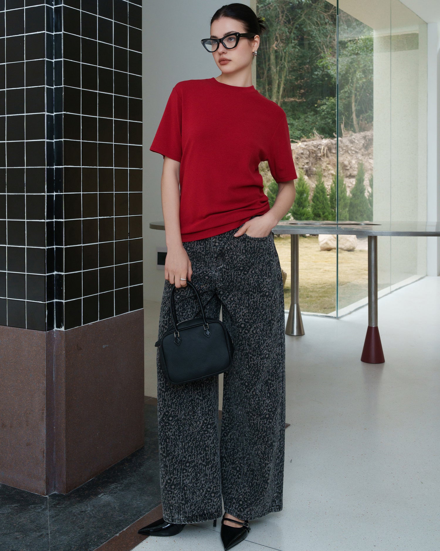 Women's Solid Color Relaxed Fit Crewneck T-Shirt