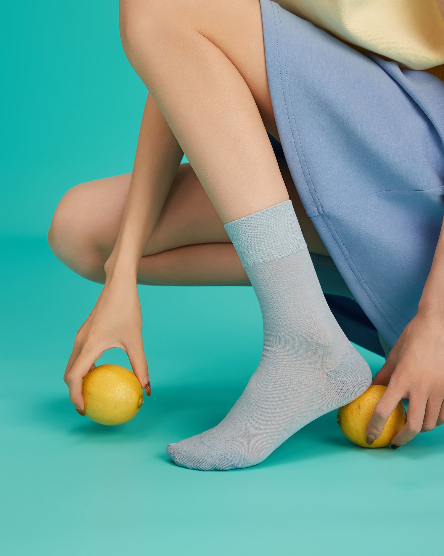 Women's Lightweight & Breathable Ribbed Crew Socks