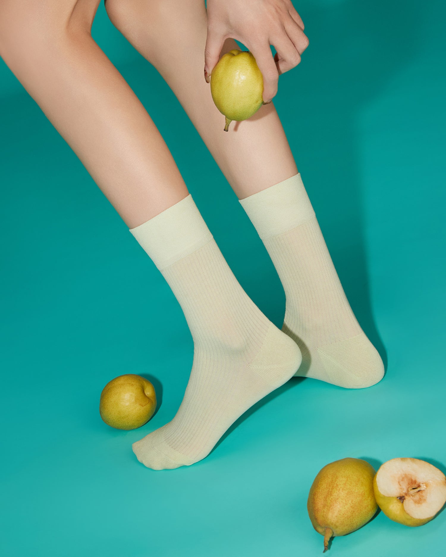 Women's Lightweight & Breathable Ribbed Crew Socks