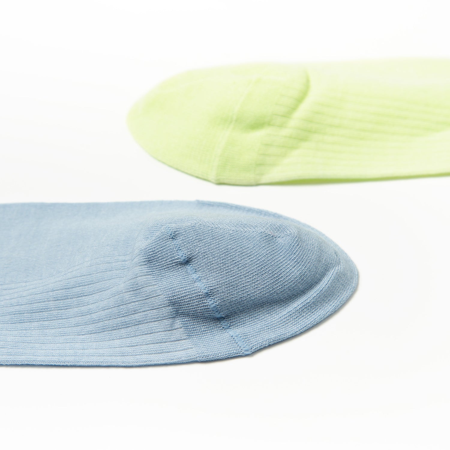 Women's Lightweight & Breathable Ribbed Crew Socks