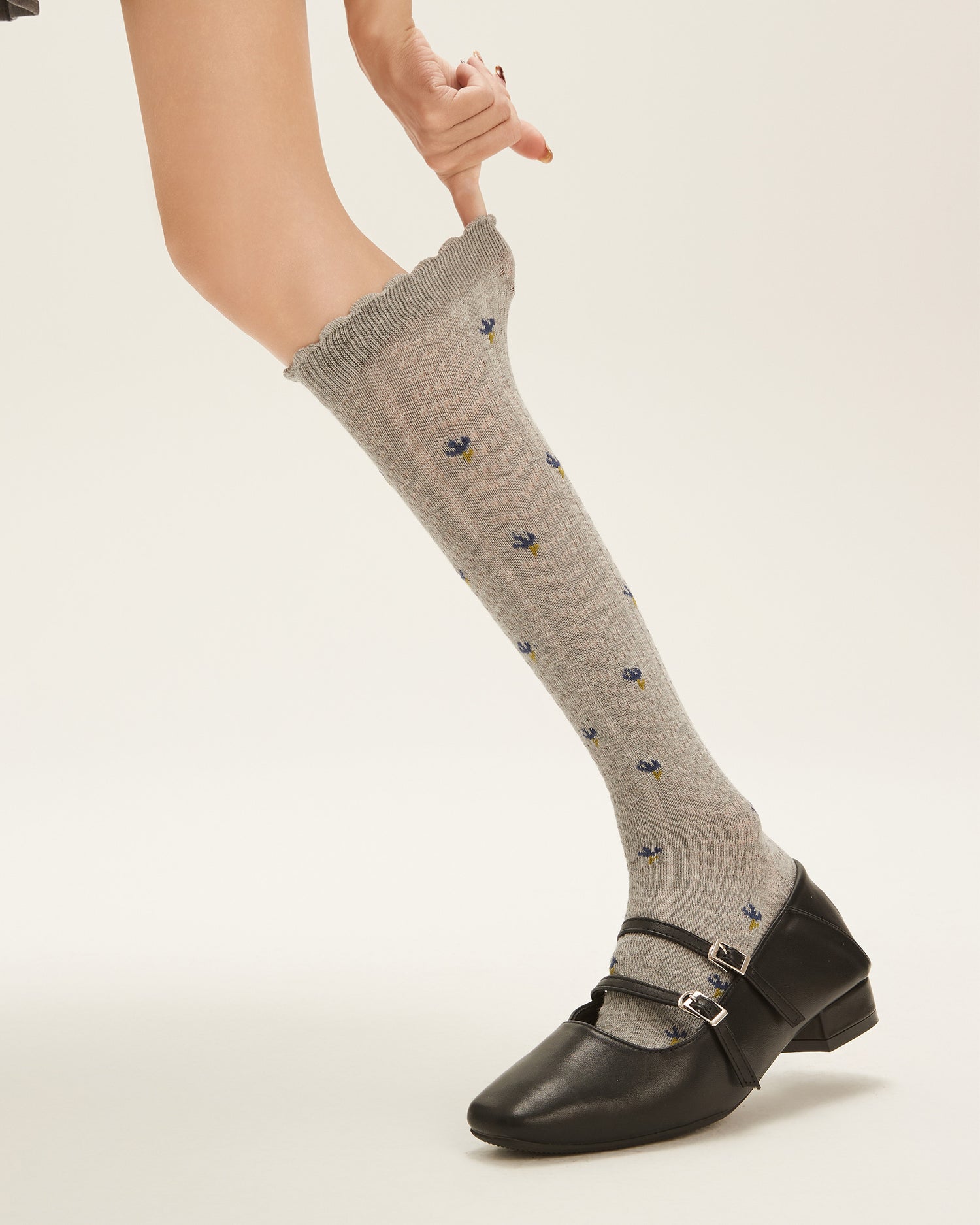 Women's Retro Floral Fishbone Pattern Knee-High Socks